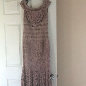 Size 2 tadashi Shoji dress in a Rosie mauve